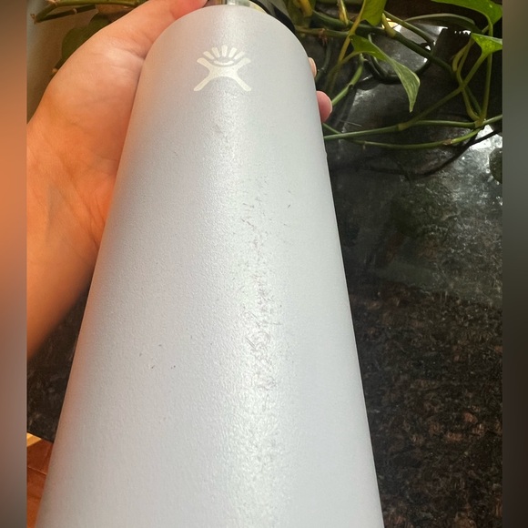 24 oz slim hydroflask in fog - Picture 4 of 13